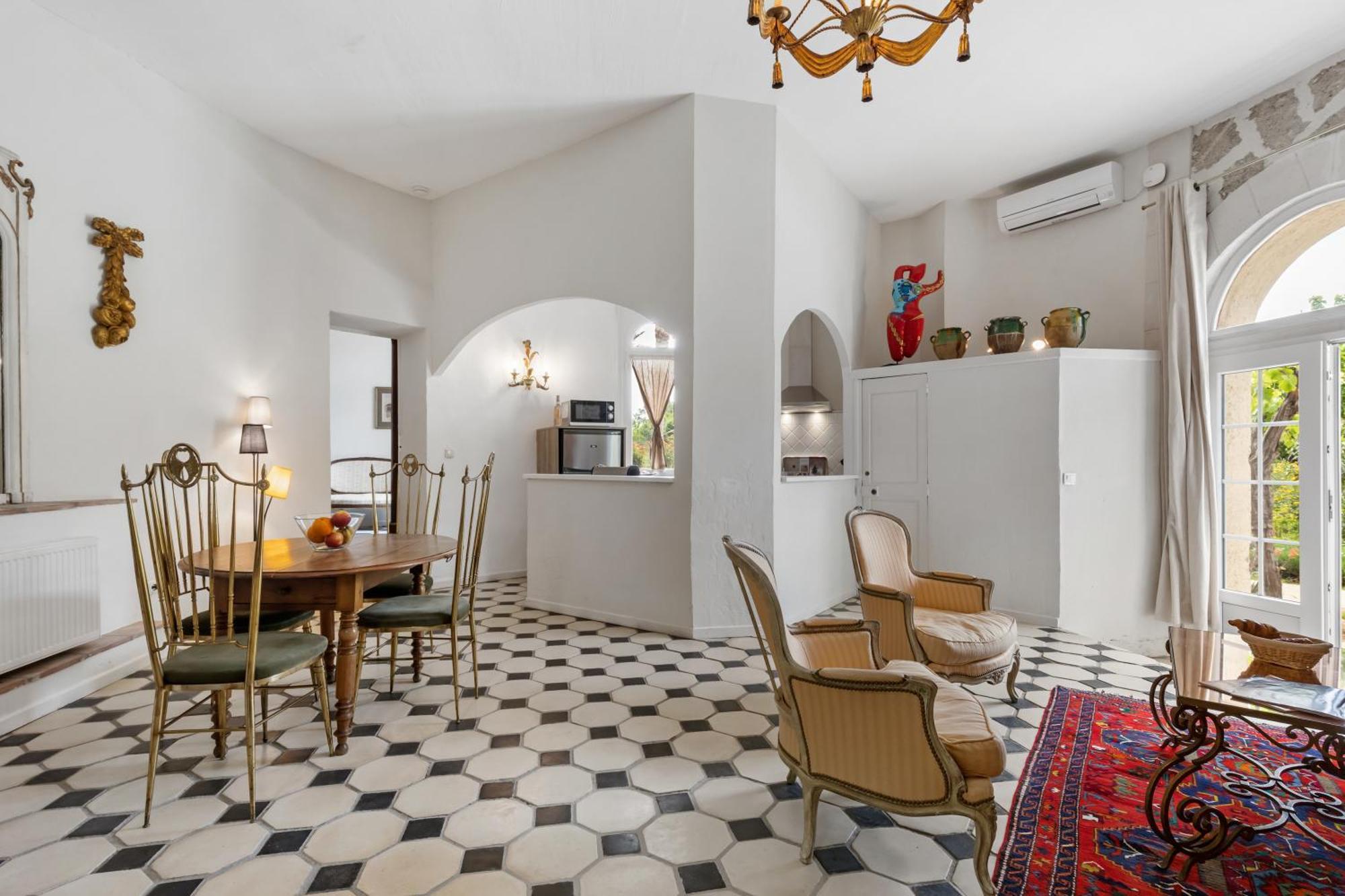Chateau Hermitage De Combas Aparthotel Servian Esterno foto
