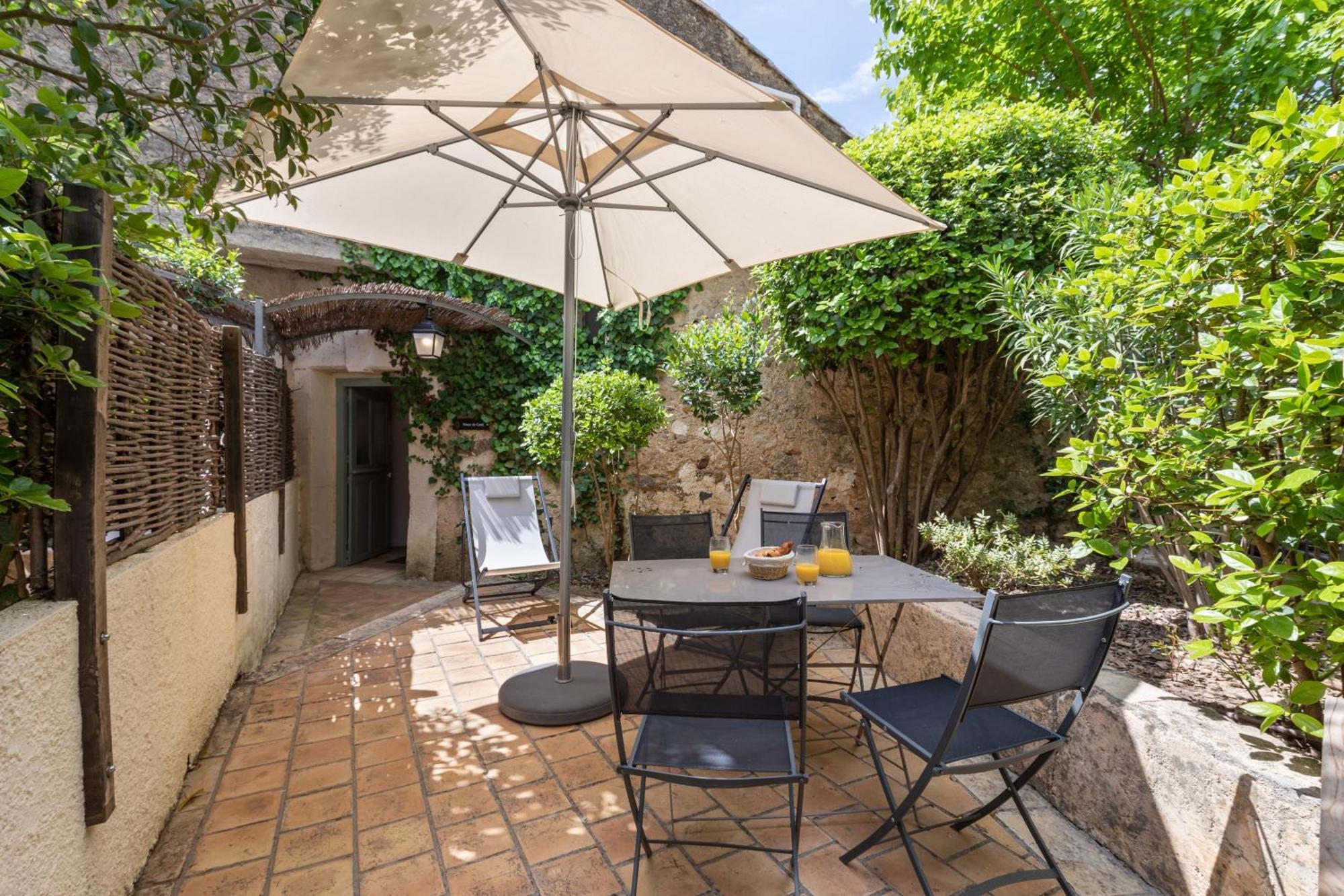 Chateau Hermitage De Combas Aparthotel Servian Esterno foto