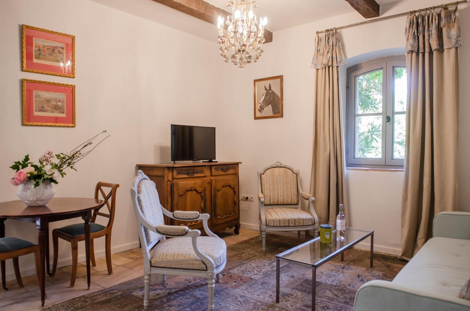 Chateau Hermitage De Combas Aparthotel Servian Esterno foto