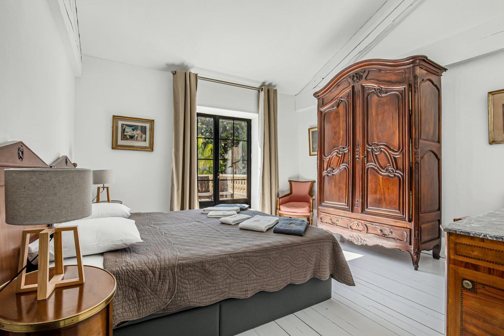 Chateau Hermitage De Combas Aparthotel Servian Esterno foto