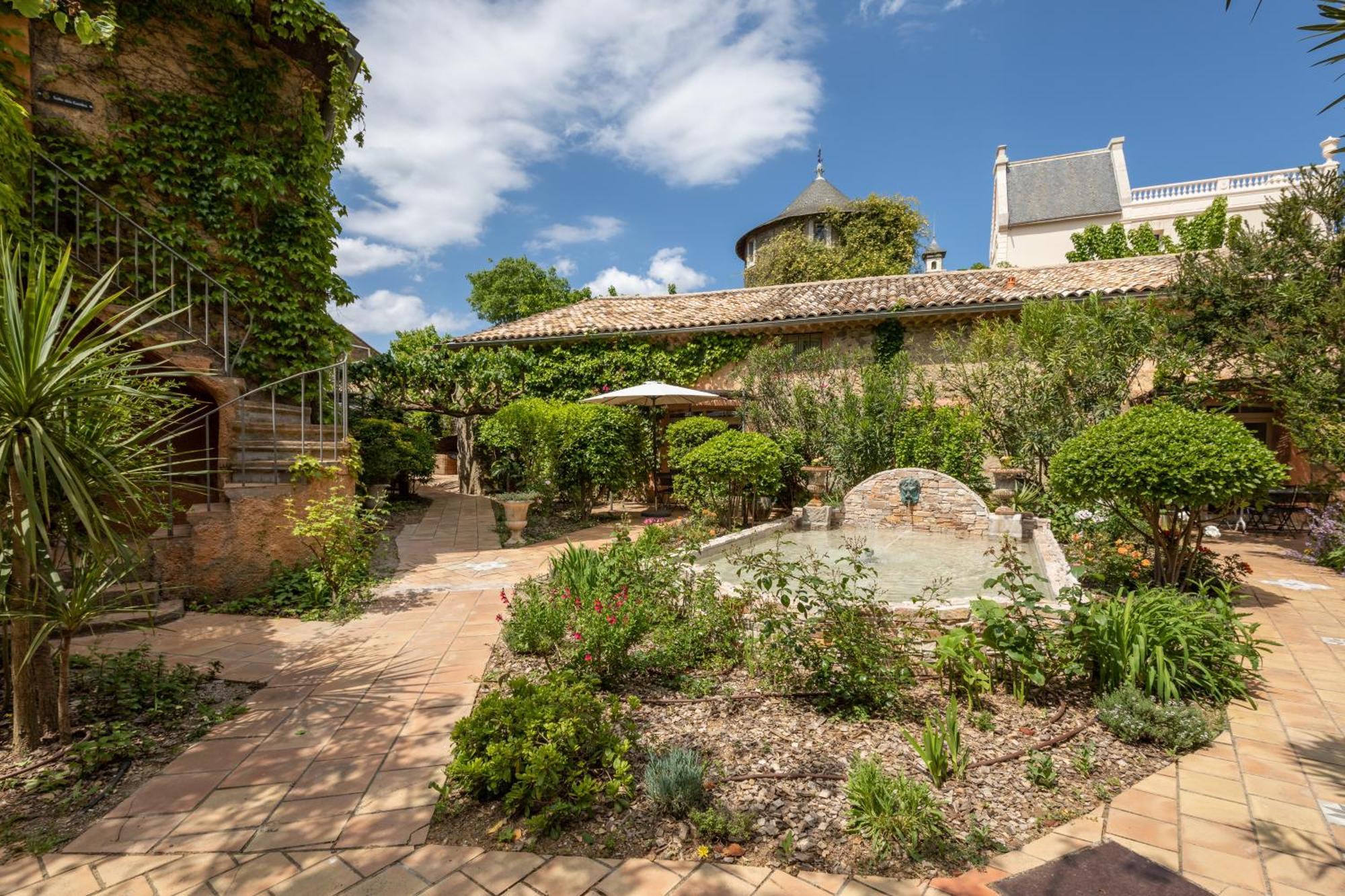 Chateau Hermitage De Combas Aparthotel Servian Esterno foto